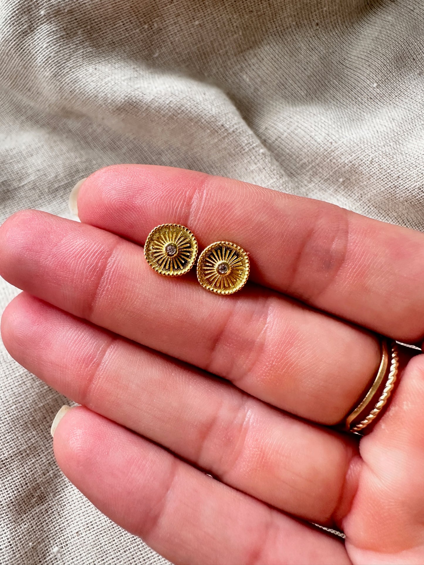 Starburst studs